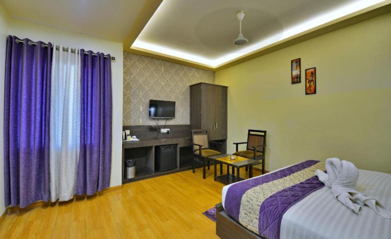 Hotel Samrat Jabalpur Buitenkant foto