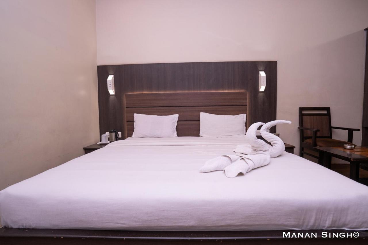 Hotel Samrat Jabalpur Buitenkant foto