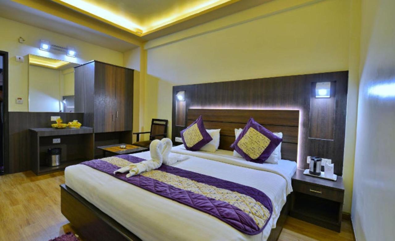 Hotel Samrat Jabalpur Buitenkant foto