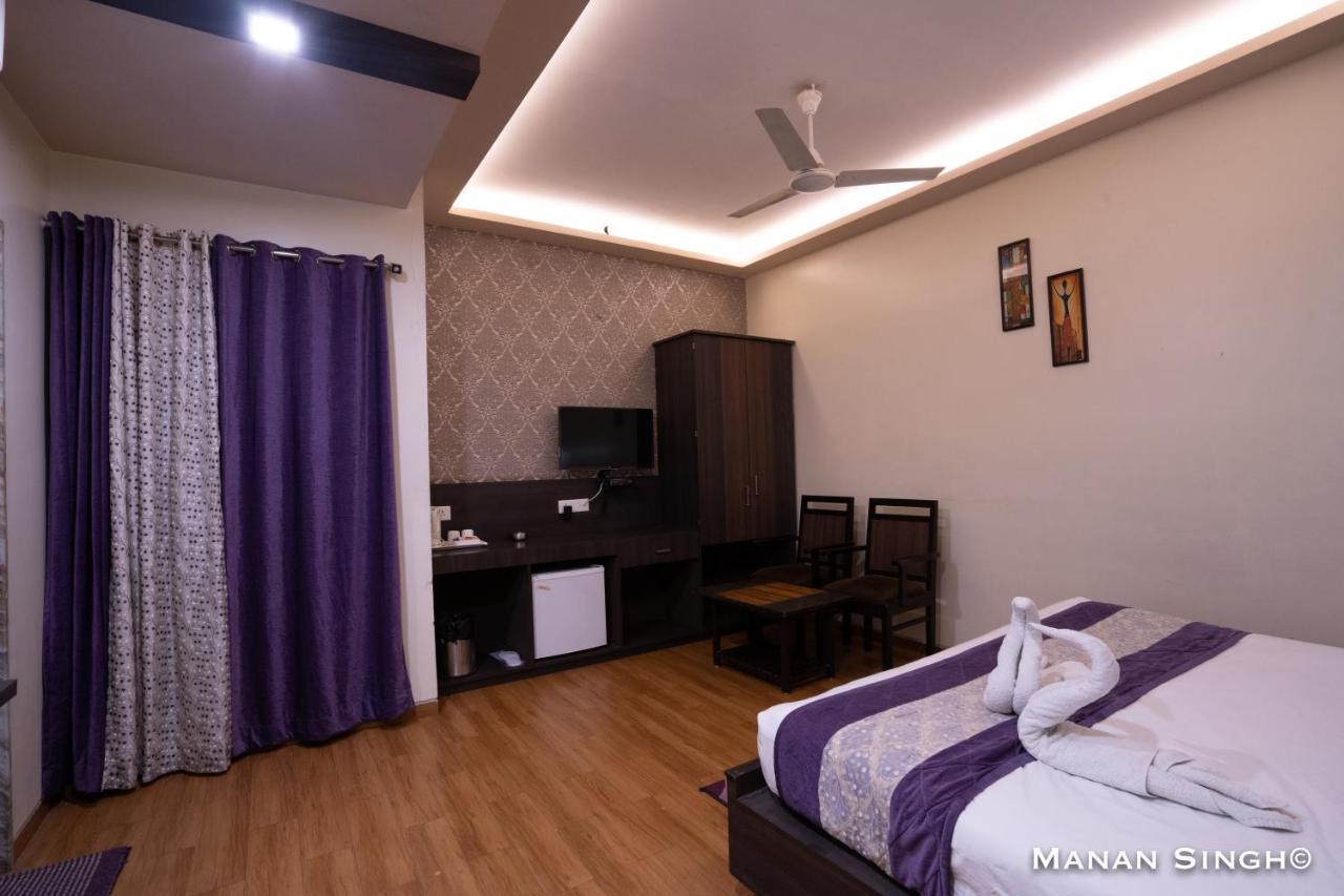 Hotel Samrat Jabalpur Buitenkant foto