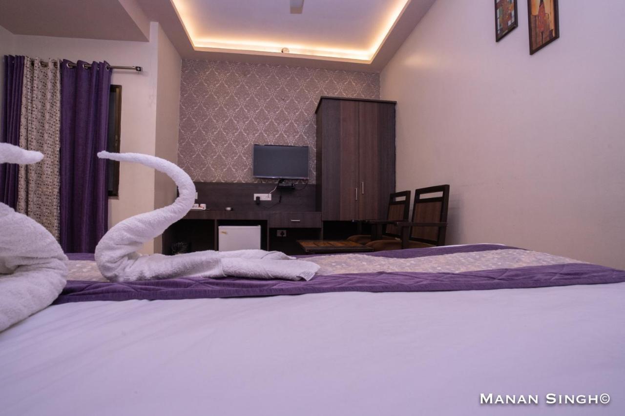 Hotel Samrat Jabalpur Buitenkant foto