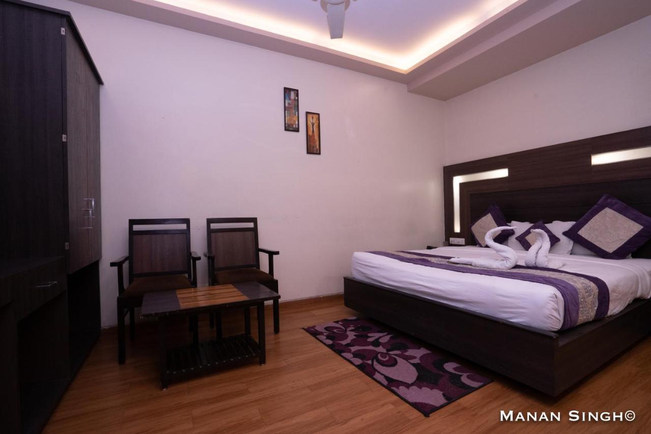Hotel Samrat Jabalpur Buitenkant foto