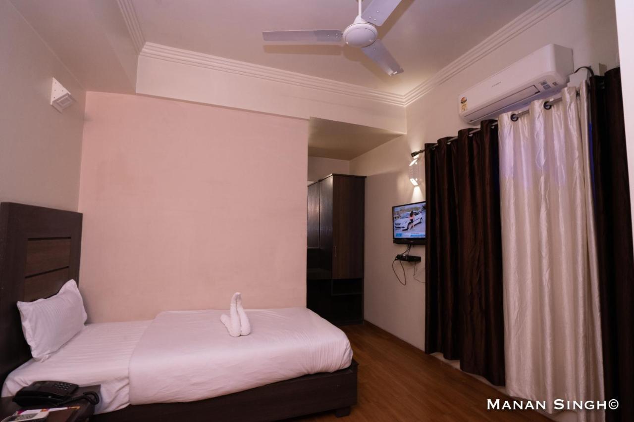 Hotel Samrat Jabalpur Buitenkant foto